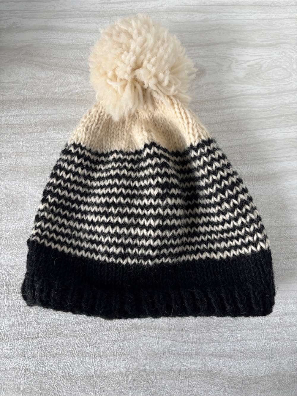 NWT Fair TRADE snow top beanie - black and white - Picture 6 of 9
